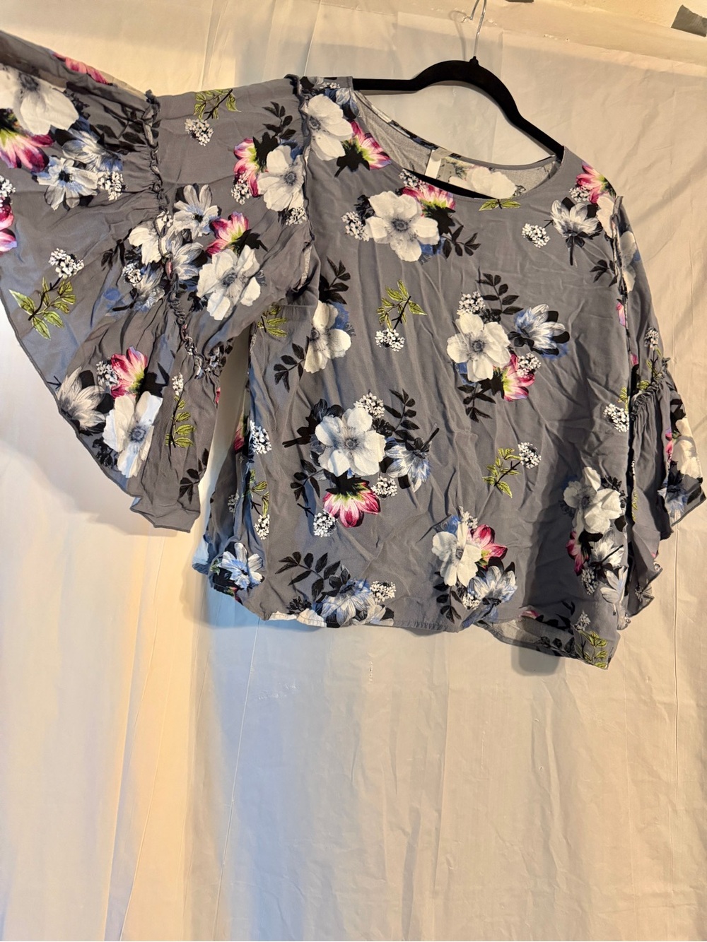 Coldwater Creek Women’s M Floral Blouse Gray Ruffle Bell Sleeve Boho Top